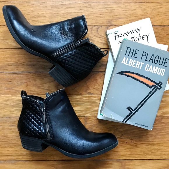 Lucky Brand Shoes - LUCKY • quilted bartolino booties 🌆